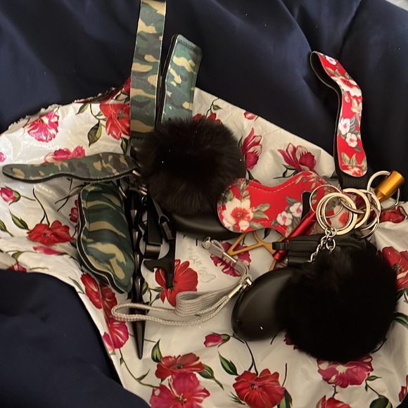 I have these amazing key chains!!! All hand made by me!!!all different kinds - Picture 10 of 11